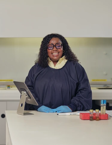 Agnes Mukurumbira in research lab 