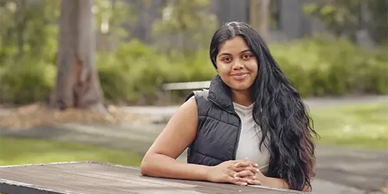 44876_550x275_swathika.webp Swathika at a table